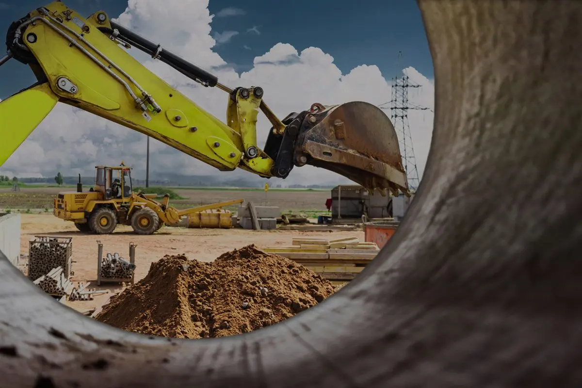 Radlader und Bagger auf einer Baustelle
